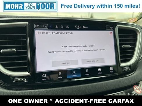 Used 2024 Chrysler Pacifica Touring-L image 16