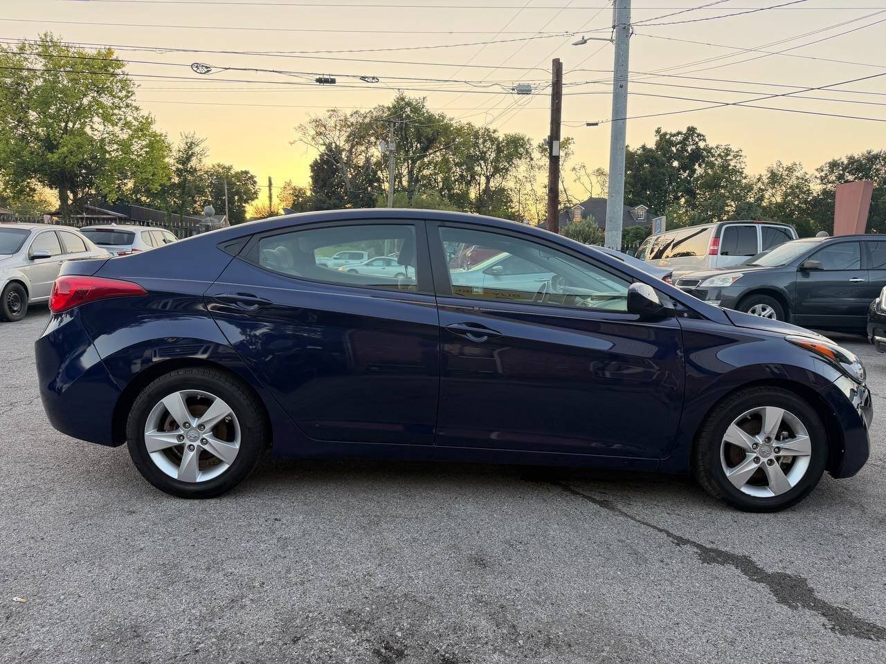Used 2013 Hyundai Elantra GLS w/ Preferred Pkg FWD image 9