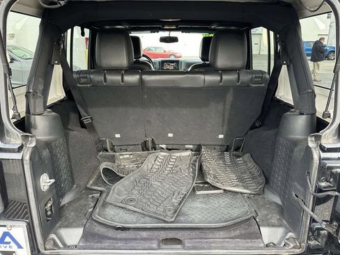 Used 2016 Jeep Wrangler Unlimited Sahara image 31