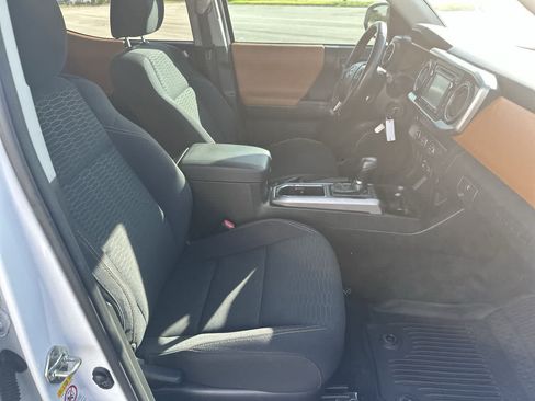 Used 2019 Toyota Tacoma SR5 RWD image 22