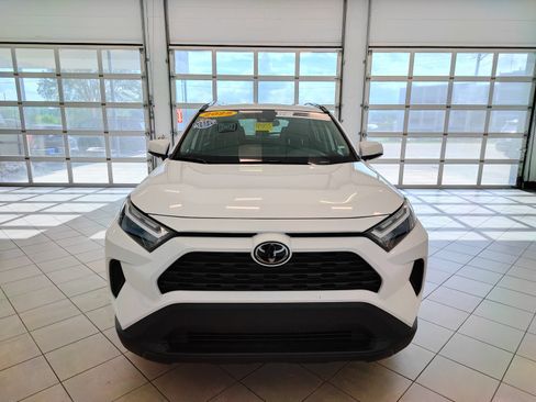 Used 2025 Toyota RAV4 XLE FWD image 8