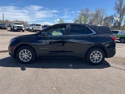 Used 2022 Chevrolet Equinox LT image 2