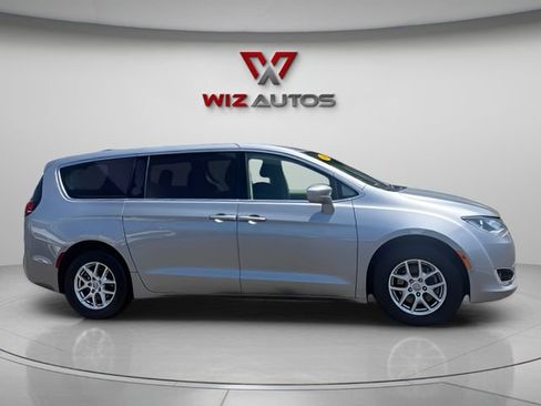 Used 2020 Chrysler Pacifica Touring w/ Advanced Safetytec Group FWD image 6
