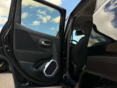 Used 2019 Jeep Renegade Latitude w/ UConnect 8.4 Nav Group image 35