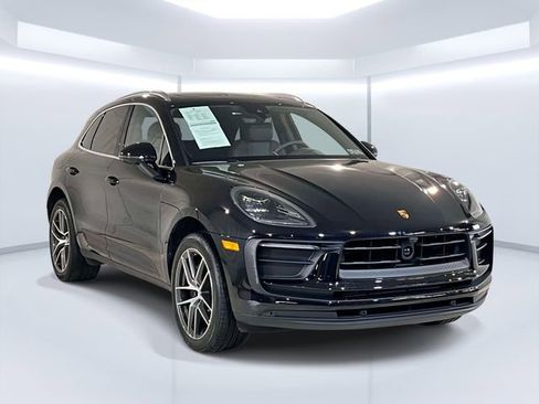 Certified 2025 Porsche Macan AWD/4WD image 3
