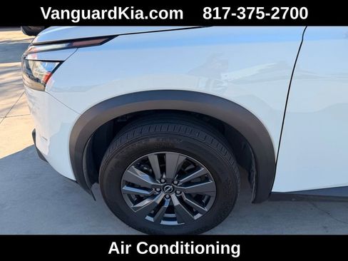 Used 2024 Nissan Pathfinder SV image 8