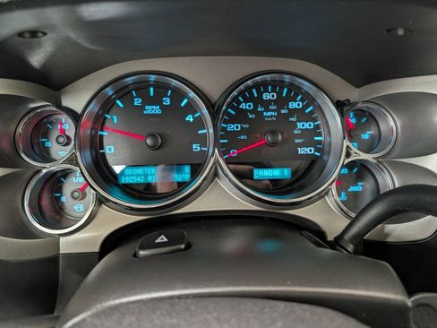 Used 2014 Chevrolet Silverado 2500 LT AWD/4WD image 9