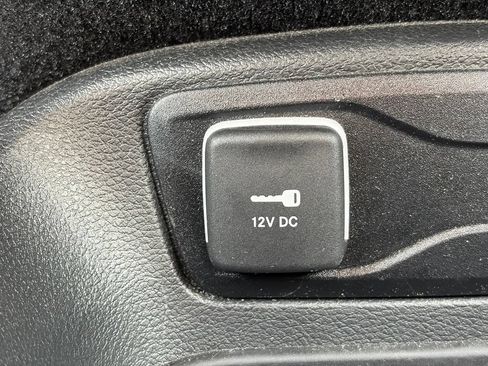 Used 2025 Chrysler Pacifica Select FWD image 32