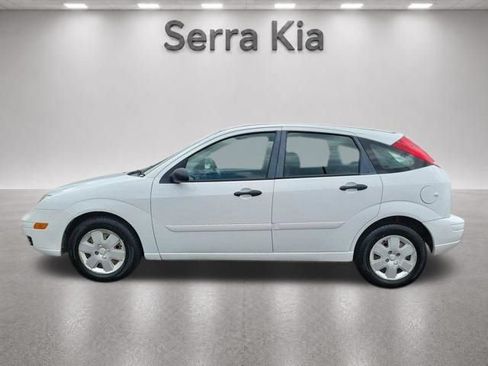 Used 2007 Ford Focus SE FWD image 2
