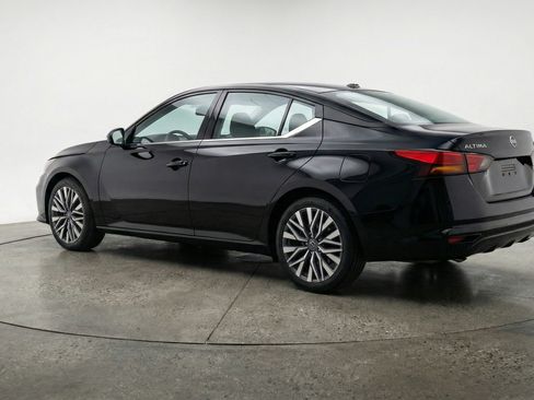 Used 2025 Nissan Altima 2.5 SV image 6