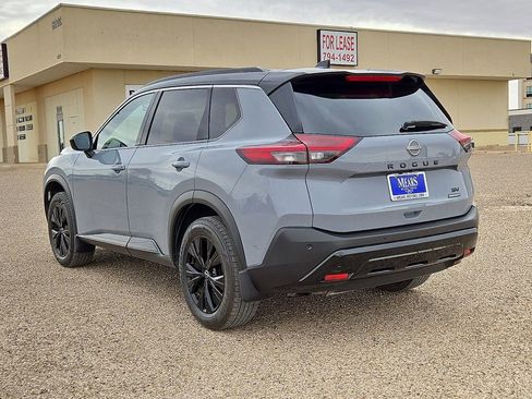 Used 2023 Nissan Rogue SV w/ SV Premium B Package image 3
