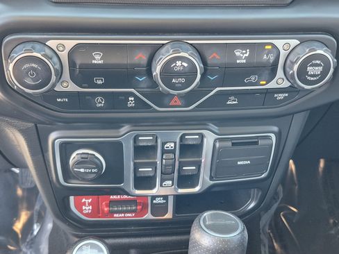 Used 2023 Jeep Gladiator Mojave AWD/4WD image 30