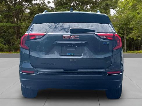 Used 2021 GMC Terrain SLE w/ Driver Convenience Package FWD image 4