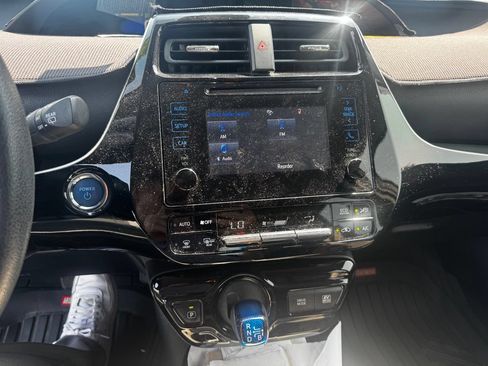 Certified 2018 Toyota Prius Two w/ Prius Two Safety Plus Package FWD image 9