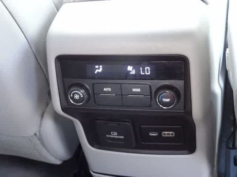 Used 2023 GMC Acadia SLE w/ Driver Convenience Package FWD image 10