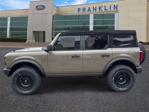 New 2025 Ford Bronco 4-Door image 4