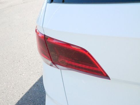 Certified 2022 Volkswagen Taos SE image 17
