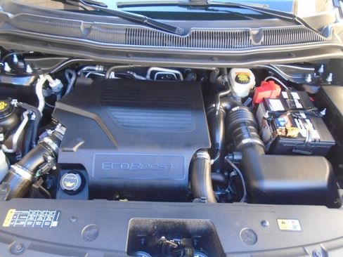 Used 2017 Ford Explorer Platinum image 30