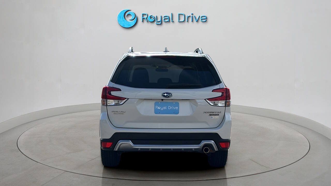 Used 2023 Subaru Forester Touring AWD/4WD image 4