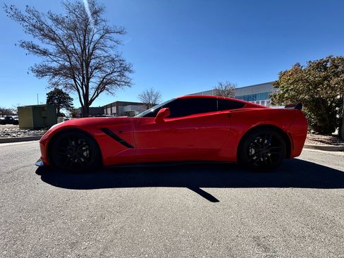 Used 2019 Chevrolet Corvette Stingray Coupe w/ Carbon Flash Badge Package RWD image 11