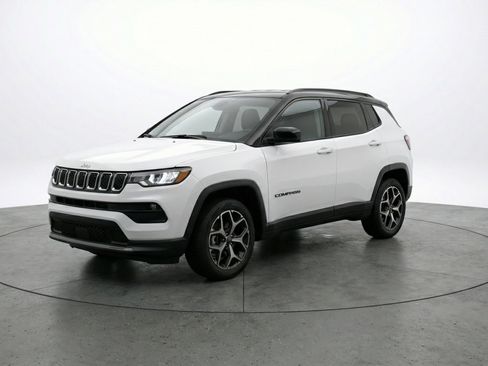 Used 2025 Jeep Compass Limited image 3