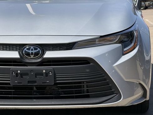 Used 2025 Toyota Corolla LE FWD image 9