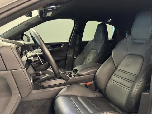 Used 2024 Porsche Cayenne Turbo GT image 6