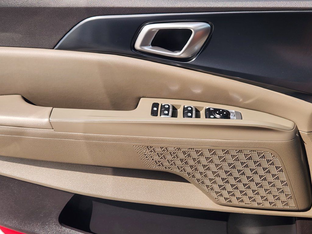 Used 2025 Kia Carnival FWD image 25
