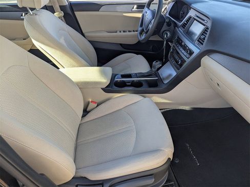 Used 2017 Hyundai Sonata SE w/ Cargo Package image 11