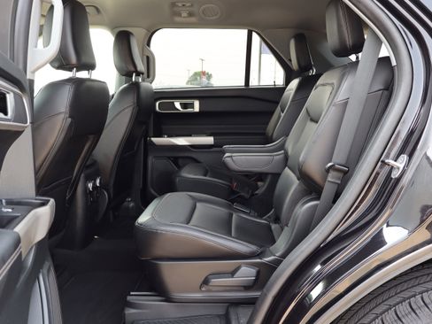 Used 2023 Ford Explorer XLT w/ Equipment Group 202A image 11