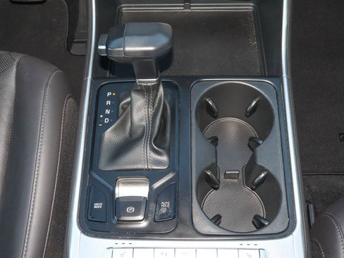 Used 2025 Kia Carnival FWD image 21