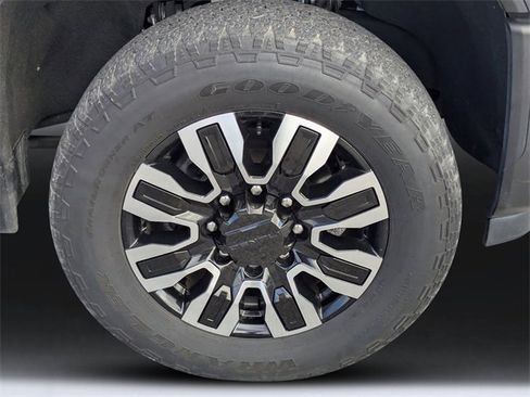 Used 2024 GMC Sierra 2500 Denali Ultimate image 9