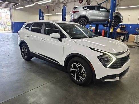 Certified 2025 Kia Sportage LX FWD image 8