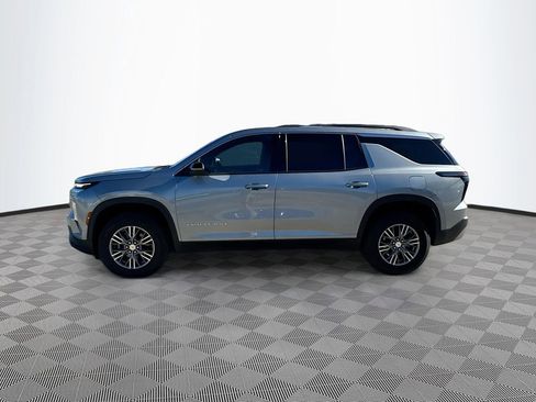 Used 2024 Chevrolet Traverse LT image 8