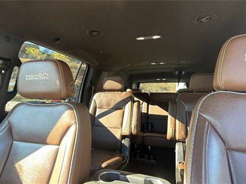 Used 2021 Chevrolet Suburban High Country image 17