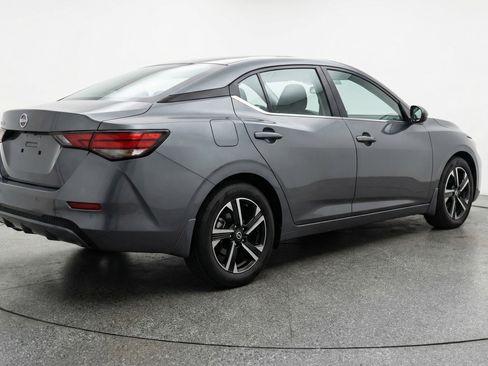 Used 2025 Nissan Sentra SV image 9