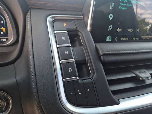 Used 2022 Chevrolet Suburban High Country AWD/4WD image 27