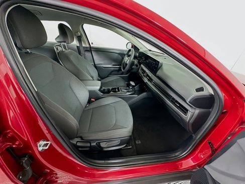 Used 2025 Kia K4 LXS image 29