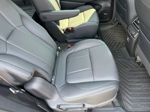 Used 2025 Subaru Ascent Limited w/ Popular Package #1 AWD/4WD image 19