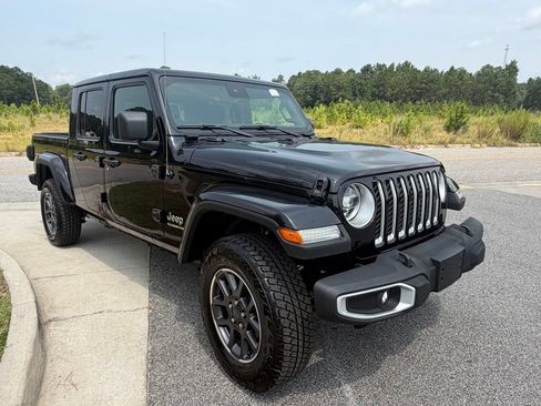 Used 2020 Jeep Gladiator Overland AWD/4WD image 6