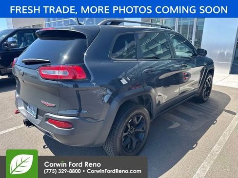 Used 2016 Jeep Cherokee Trailhawk AWD/4WD image 7
