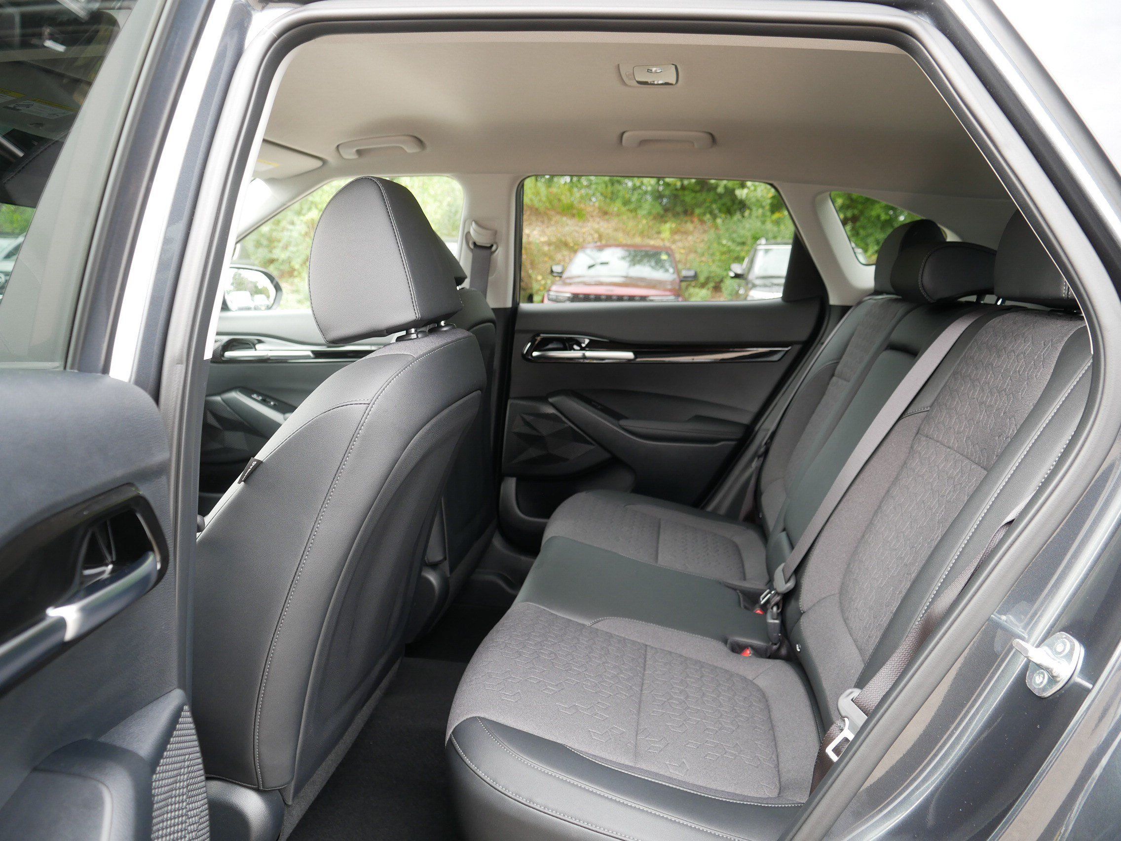 Certified 2025 Kia Seltos S FWD image 35