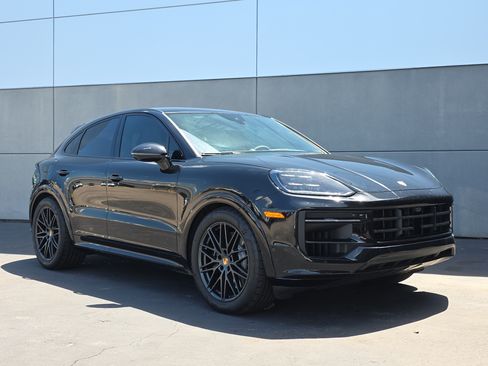 Certified 2025 Porsche Cayenne GTS AWD/4WD image 8