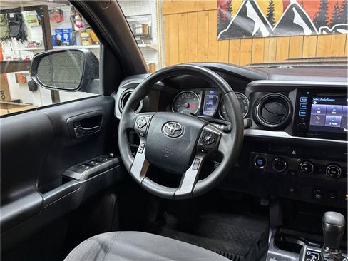 Used 2018 Toyota Tacoma TRD Sport AWD/4WD image 19