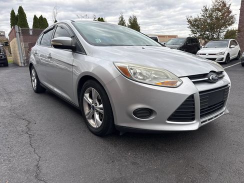 Used 2014 Ford Focus SE w/ SE Winter Package image 8