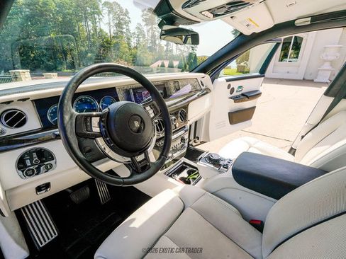 Used 2020 Rolls-Royce Phantom Sedan RWD image 46