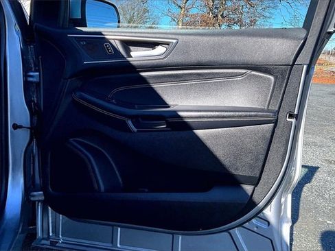 Used 2024 Ford Edge Titanium image 21