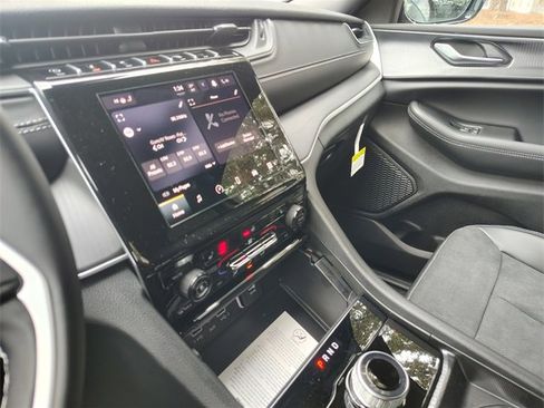 New 2025 Jeep Grand Cherokee L Altitude image 27