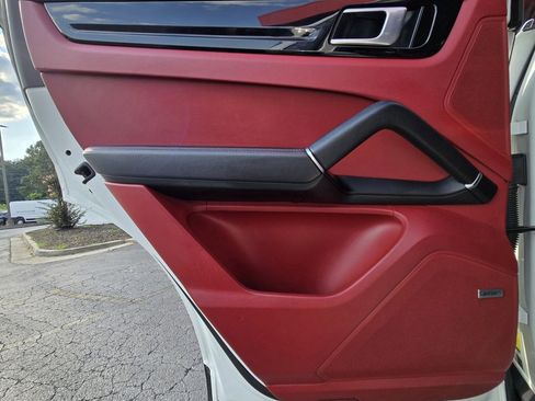 Used 2019 Porsche Cayenne image 15