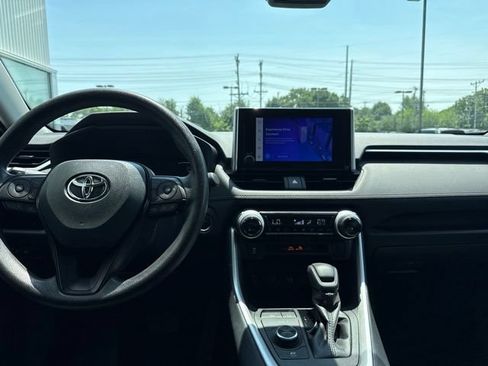 Used 2025 Toyota RAV4 XLE AWD/4WD image 9